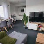 Grosse Mit Balkon Nahe Muenchen *