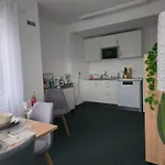 Grosse Mit Balkon Nahe Muenchen *
