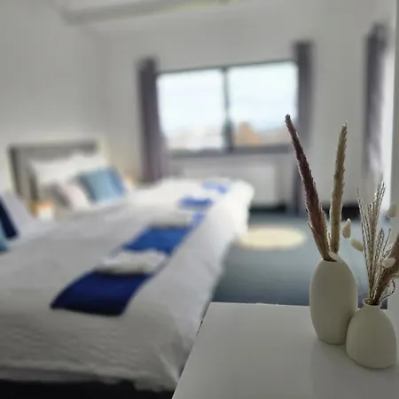 Grosse Mit Balkon Nahe Muenchen *