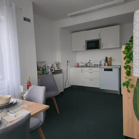 Grosse Mit Balkon Nahe Muenchen *
