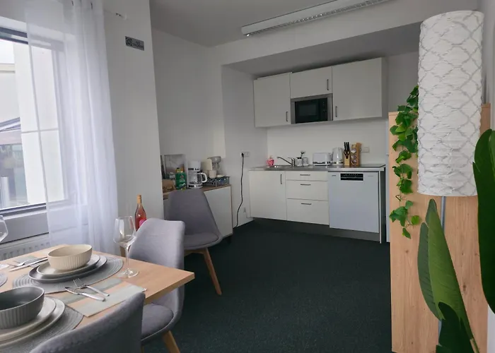 Grosse Mit Balkon Nahe Muenchen *